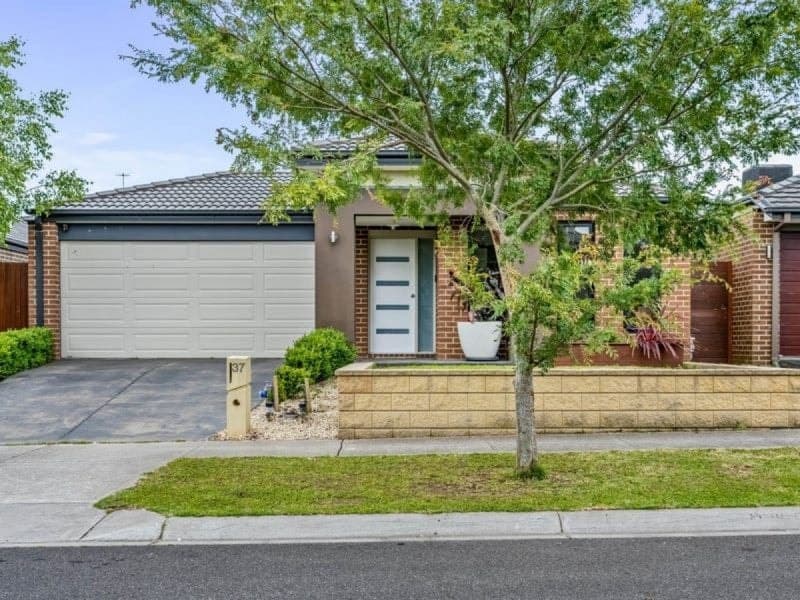 37 Mernoo Avenue, CLYDE NORTH, Clyde North - Thumbnail 2