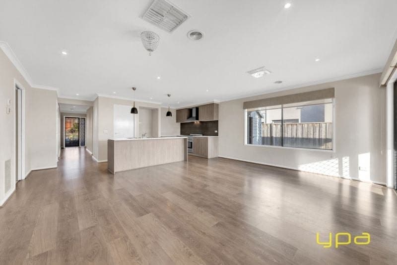 57 Como Parade, Clyde North, Clyde North - Thumbnail 2