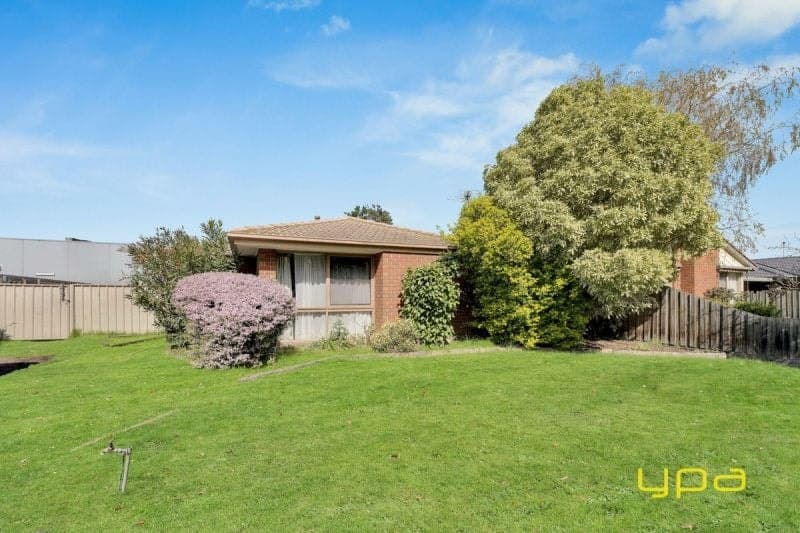 12 Candytuft Close, Cranbourne North, Cranbourne North - Image 1
