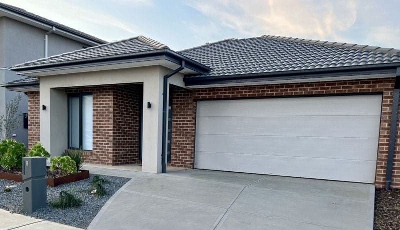 8 Pienza Road, Clyde North, Clyde North - Image 1