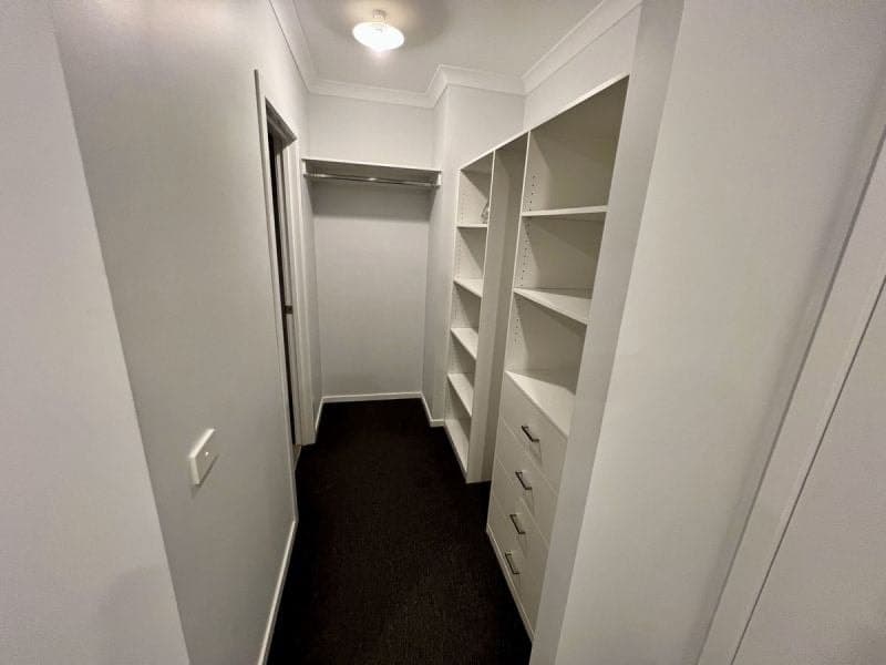 8 Pienza Road, Clyde North, Clyde North - Thumbnail 8