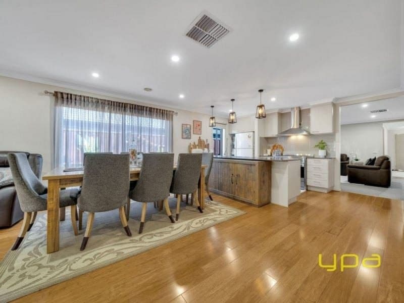 7 Guinea Flower Drive, CRANBOURNE WEST, Cranbourne West - Thumbnail 2