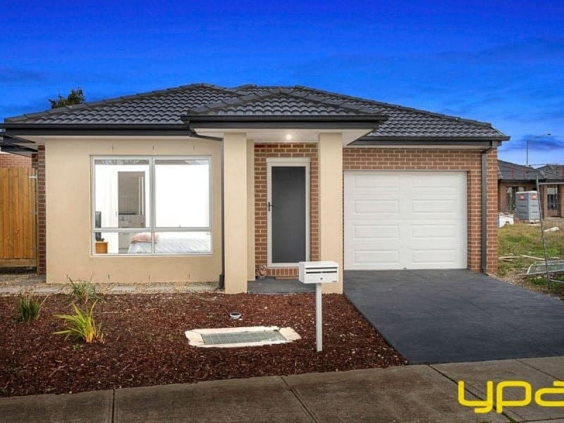 12 Caliche Place CRANBOURNE EAST VIC, Cranbourne East - Image 1