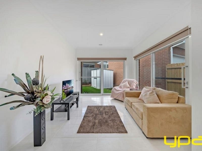 12 Caliche Place CRANBOURNE EAST VIC, Cranbourne East - Thumbnail 2