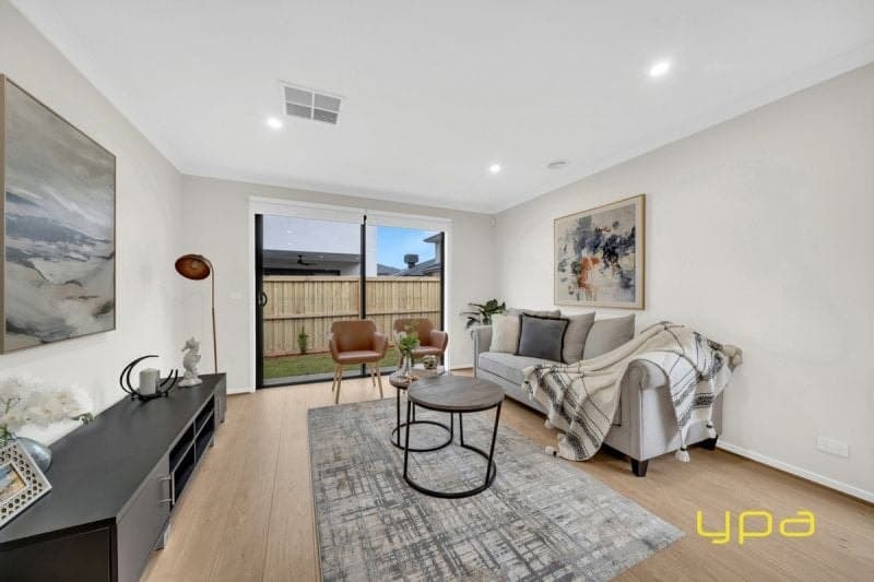 23 Champion Street Clyde North VIC, Clyde North - Thumbnail 2