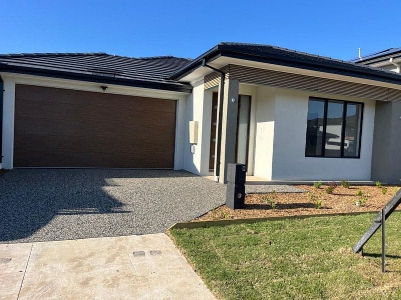 8 Homely Avenue, Clyde North, Clyde North - Thumbnail 2