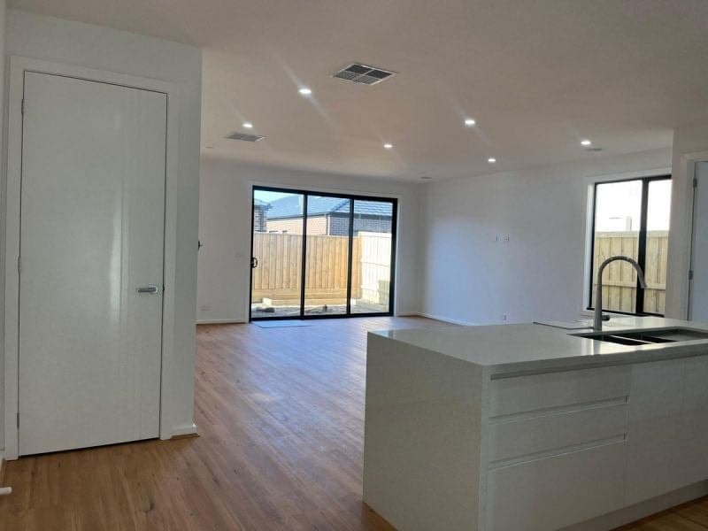 8 Homely Avenue, Clyde North, Clyde North - Thumbnail 8