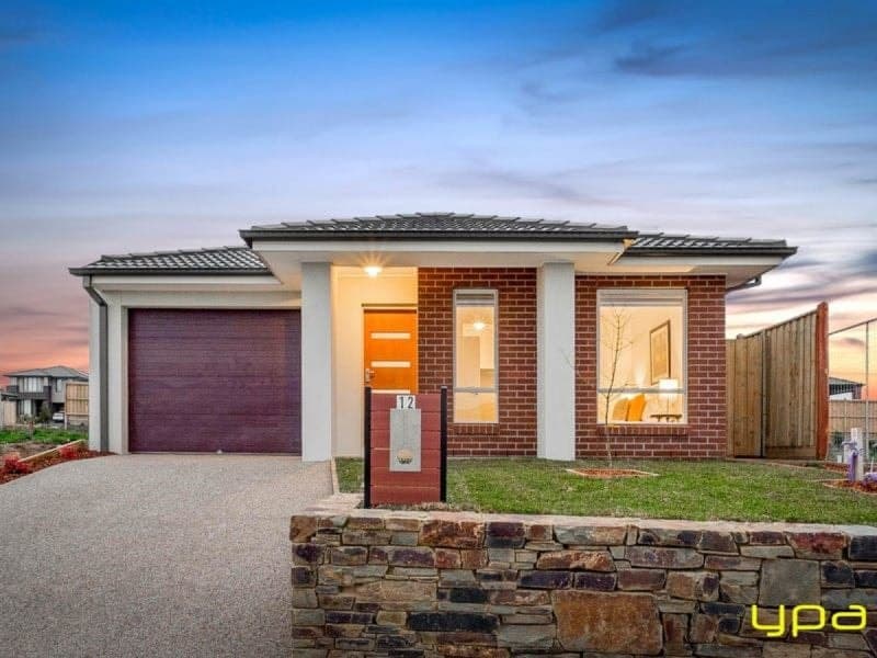 12 Scenery Drive, CLYDE NORTH, Clyde North - Image 1