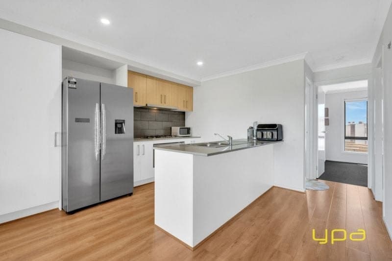 16 Mahara Walk, Cranbourne West, Cranbourne West - Thumbnail 2