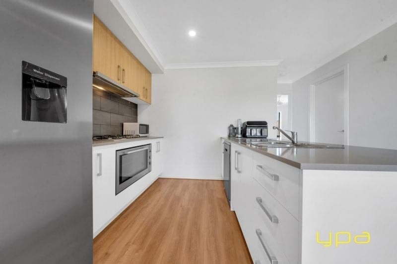 16 Mahara Walk, Cranbourne West, Cranbourne West - Thumbnail 3