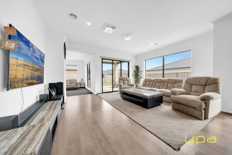 8 Verdant Drive, Clyde North, Clyde North - Thumbnail 4