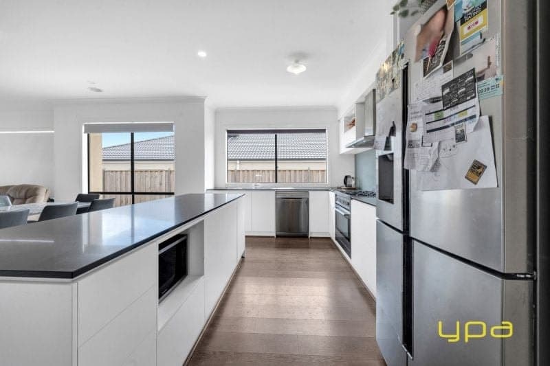 8 Verdant Drive, Clyde North, Clyde North - Thumbnail 5
