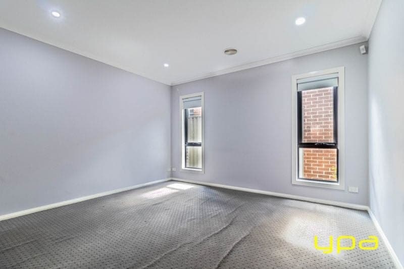 8 Scullin Street Cranbourne East VIC, Cranbourne East - Thumbnail 2