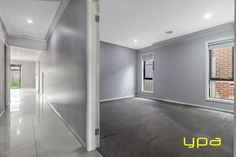 8 Scullin Street Cranbourne East VIC, Cranbourne East - Thumbnail 3