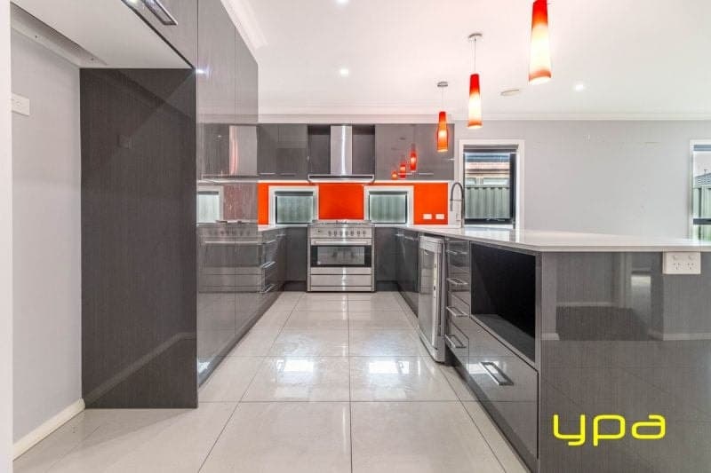 8 Scullin Street Cranbourne East VIC, Cranbourne East - Thumbnail 5