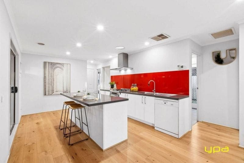 5 Brentwood Drive Cranbourne North VIC, Cranbourne North - Thumbnail 4