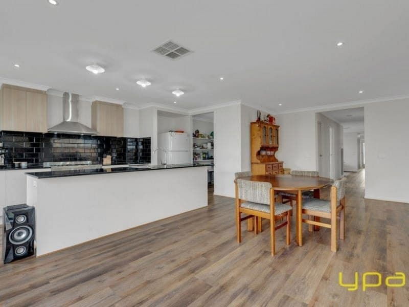 25 Merano Circuit CRANBOURNE SOUTH VIC, Cranbourne South - Thumbnail 4