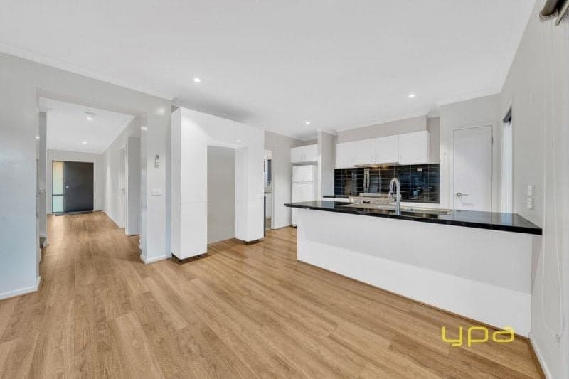 14 Romulus Crescent, Cranbourne West, Cranbourne West - Thumbnail 5