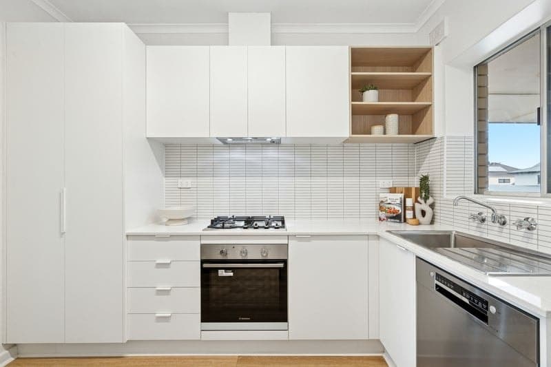 13/33 Beach Road, Brighton - Image 1