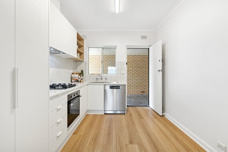 13/33 Beach Road, Brighton - Thumbnail 3