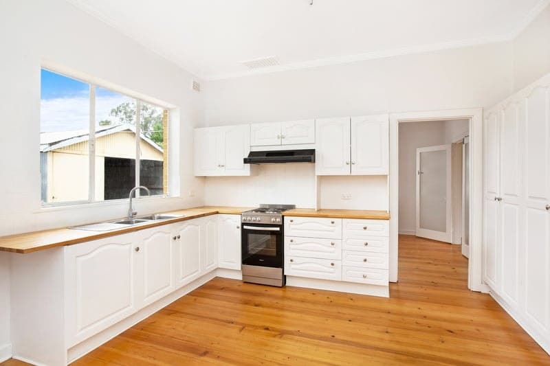 8 Pembroke Avenue, Netley - Thumbnail 4