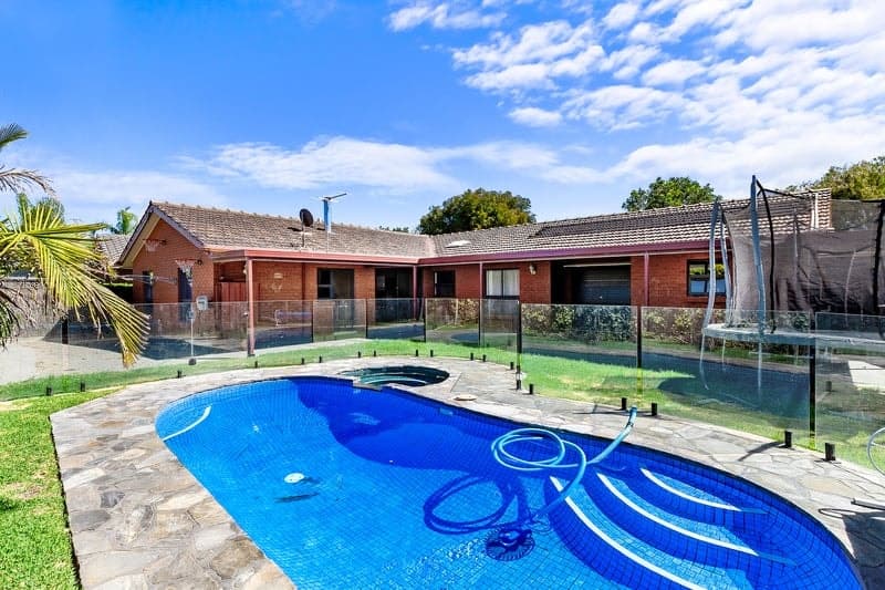 9 Nolan Place, West Lakes Shore - Thumbnail 2