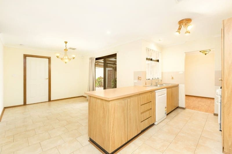 36 Judith Crescent, Morphett Vale - Thumbnail 3