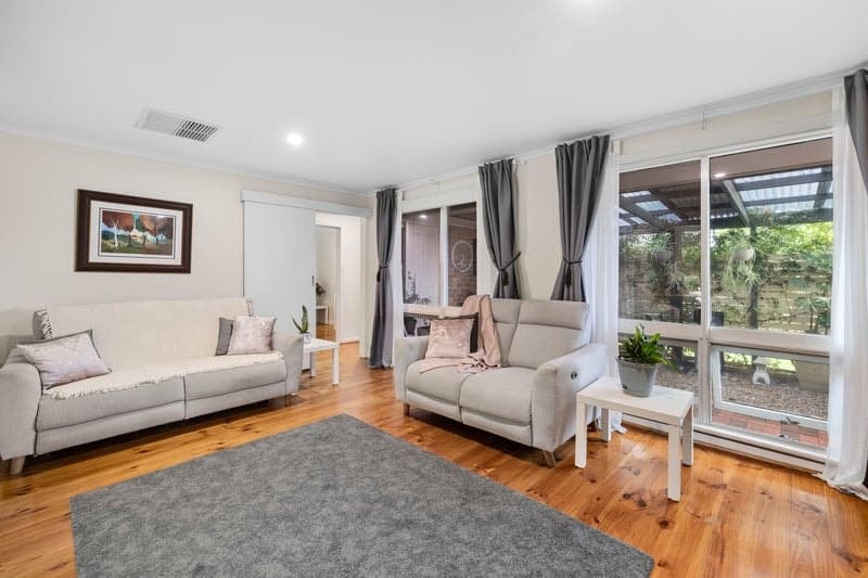 10 Gretel Crescent, Hallett Cove - Thumbnail 2