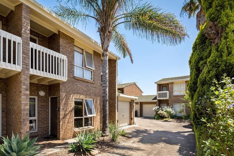 3/8 Wallala Avenue, Park Holme - Image 1