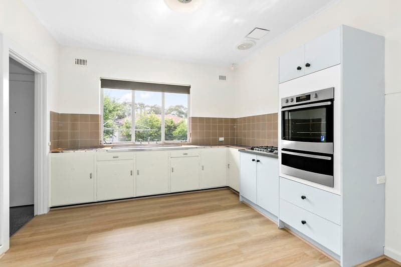6 Mackirdy Street, Fulham - Thumbnail 3