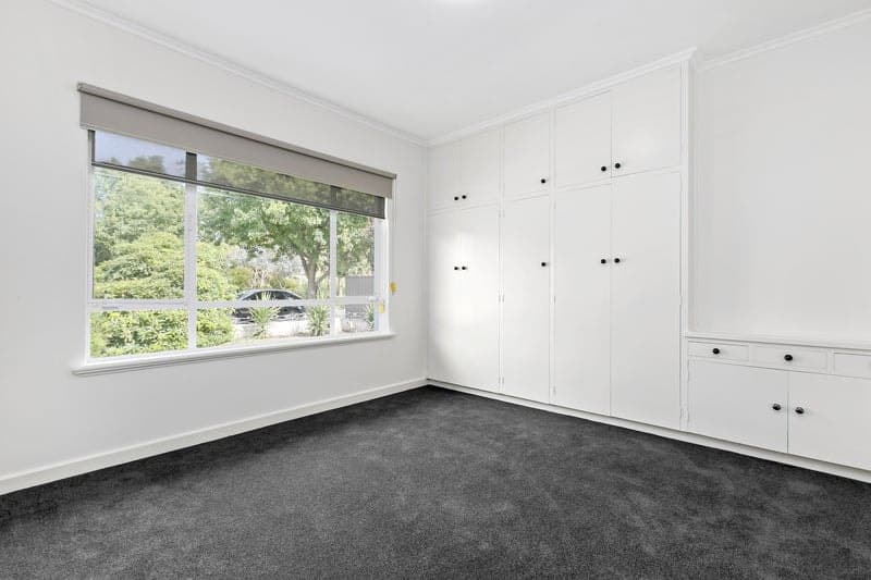 6 Mackirdy Street, Fulham - Thumbnail 4
