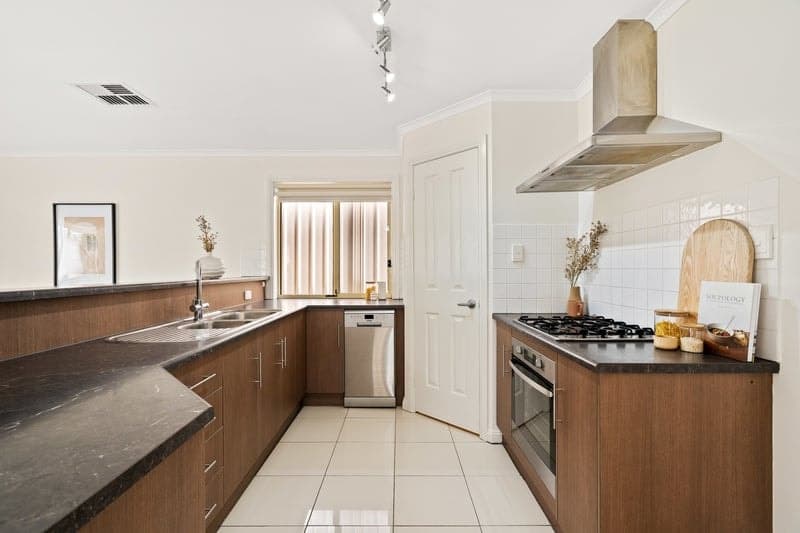 8 Newfield Drive, Reynella - Thumbnail 2
