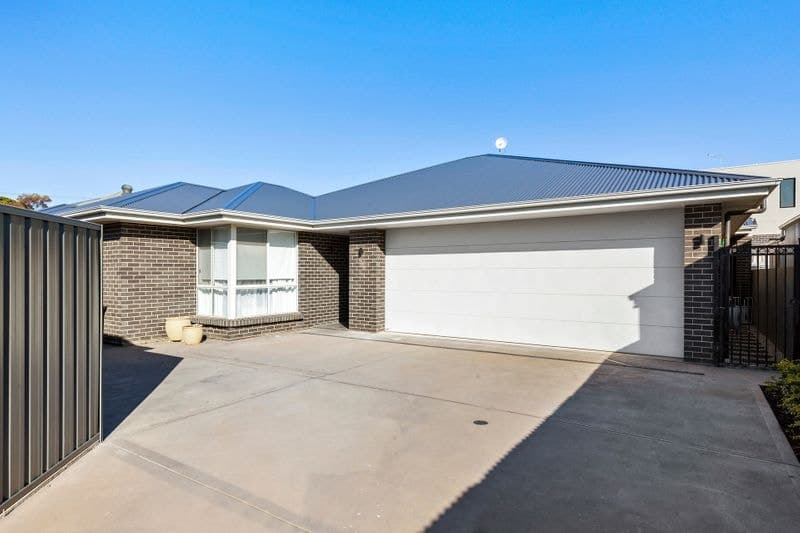 2/1b View Avenue, Seaton - Image 1