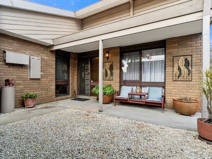12 Lucas Crescent, Seaford - Thumbnail 2