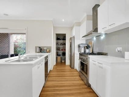 28 Miniata Way, Manor Lakes - Image 1
