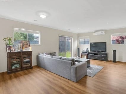 28 Miniata Way, Manor Lakes - Thumbnail 3