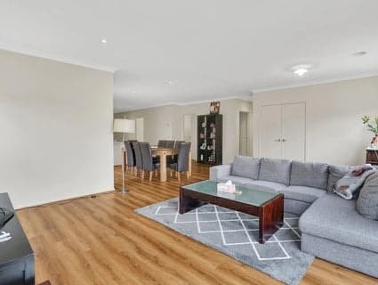 28 Miniata Way, Manor Lakes - Thumbnail 4