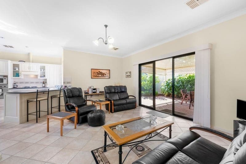 10 Crews Crescent, Plympton - Thumbnail 2