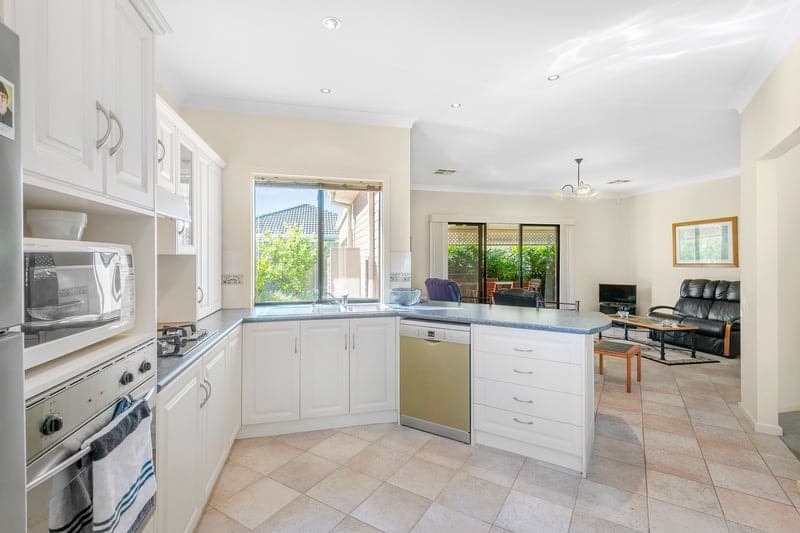 10 Crews Crescent, Plympton - Thumbnail 4
