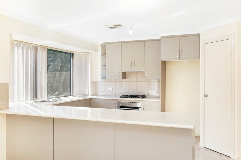 8 Burton Bank, Aldinga Beach - Thumbnail 2