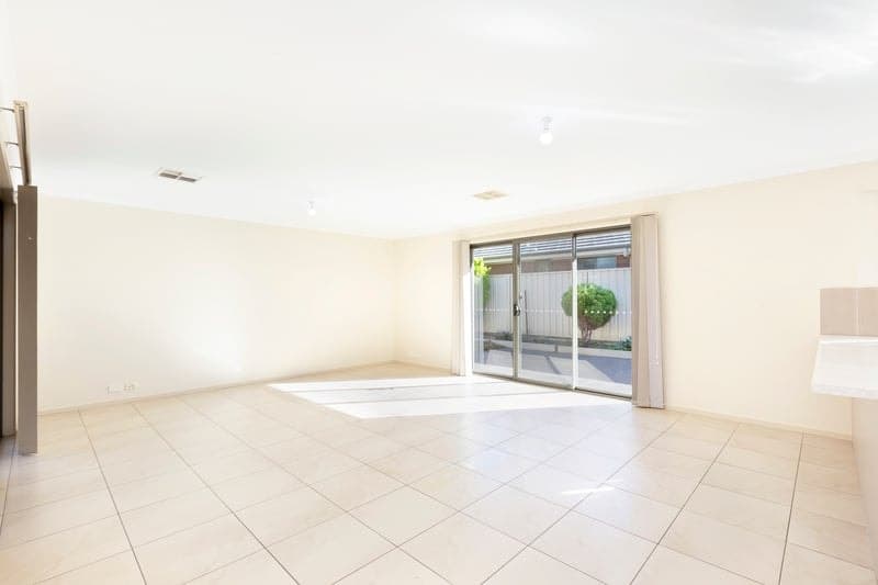 8 Burton Bank, Aldinga Beach - Thumbnail 3