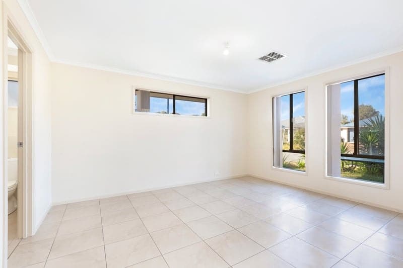8 Burton Bank, Aldinga Beach - Thumbnail 4