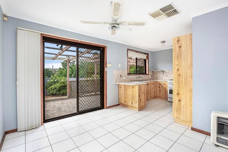 46 Holly Rise, Hackham West - Thumbnail 3