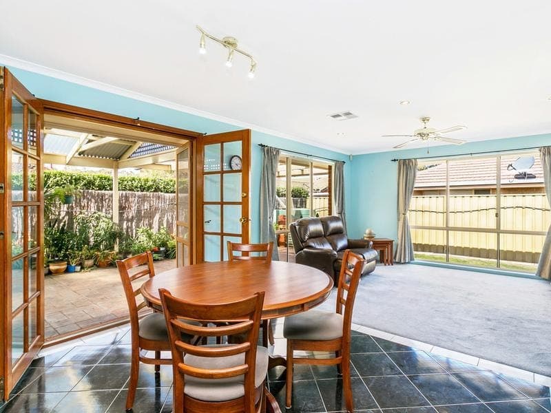 16 Phelps Court, Fulham - Thumbnail 2