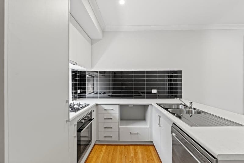 2 Greenglade Drive, Mitchell Park - Thumbnail 2