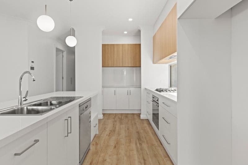 489A Cross Road, South Plympton - Thumbnail 2