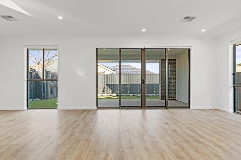 489A Cross Road, South Plympton - Thumbnail 4