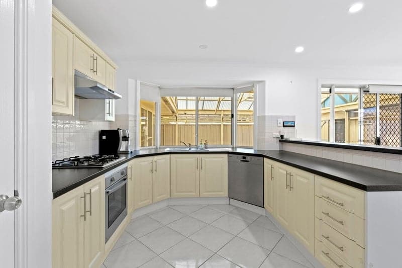 Waller Court, Largs North - Thumbnail 2