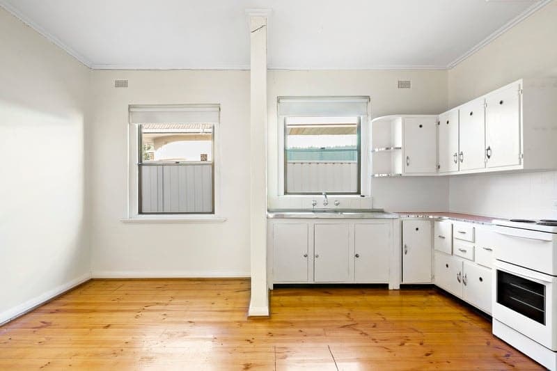 475 Cross Road, South Plympton - Thumbnail 2