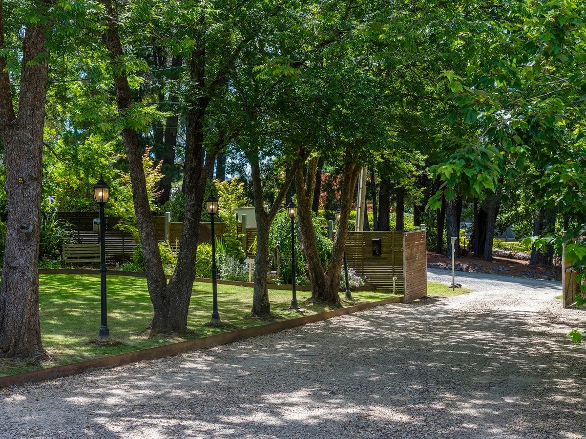 10 Hotham Avenue, Mount Macedon, Mount Macedon - Thumbnail 2